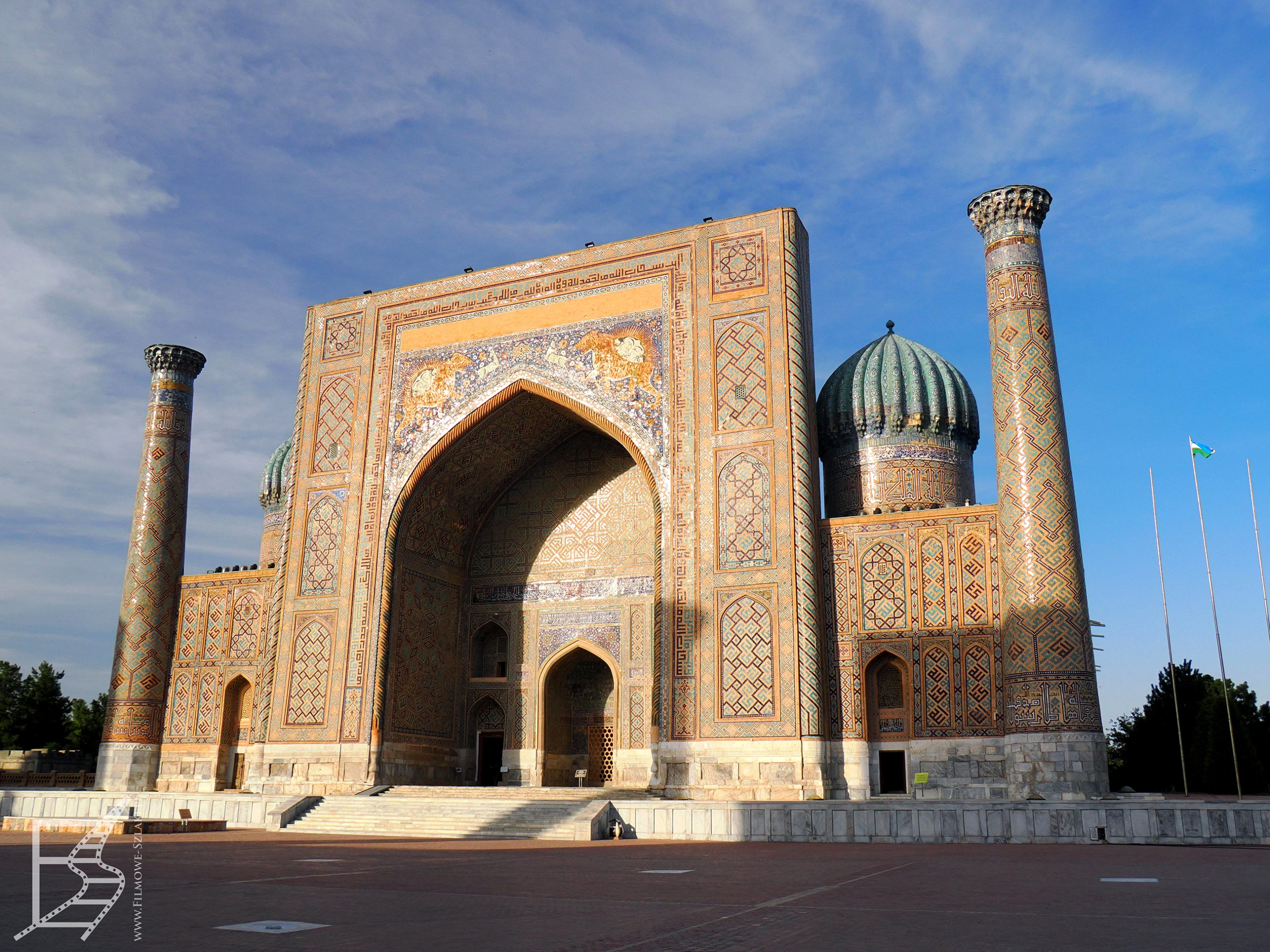 Medresa Sher-Dor w Registanie w Samarkandzie